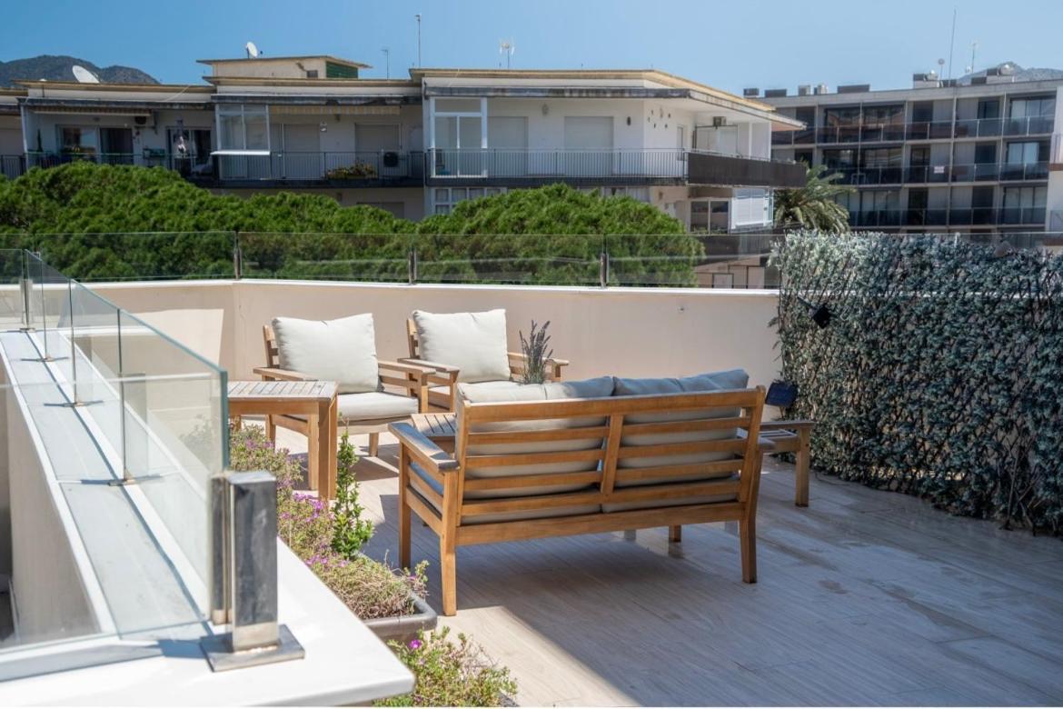 M A R I V E N T Suite With Bathroom And Terrace 50 M2 Roses Exterior photo